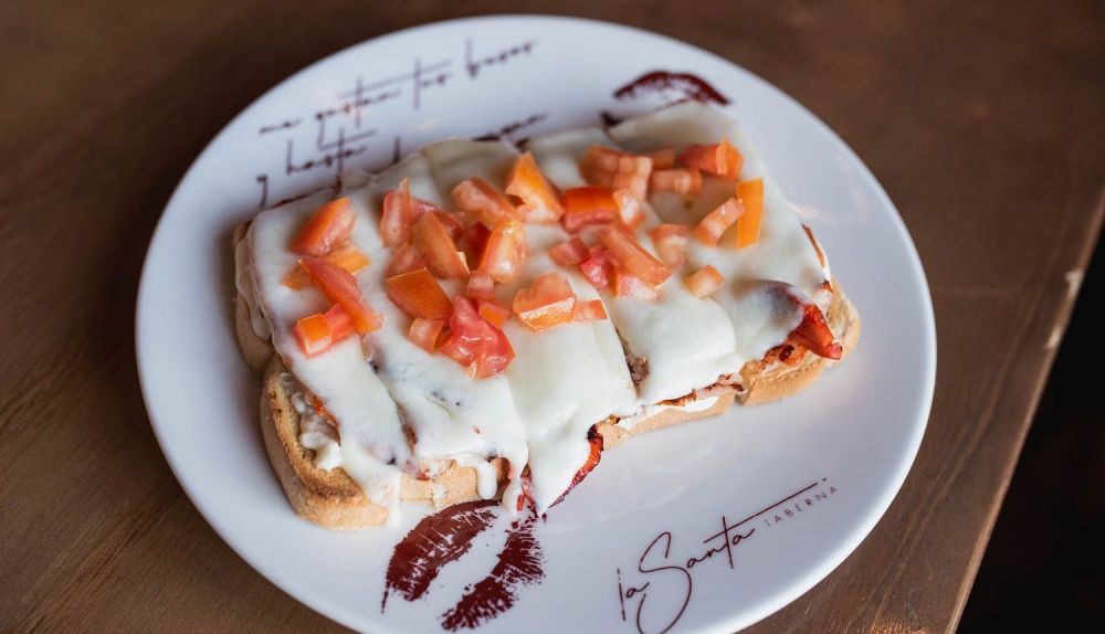 LA SANTA TABERNA LOS PALACIOS 4 TOSTA PIRIPI