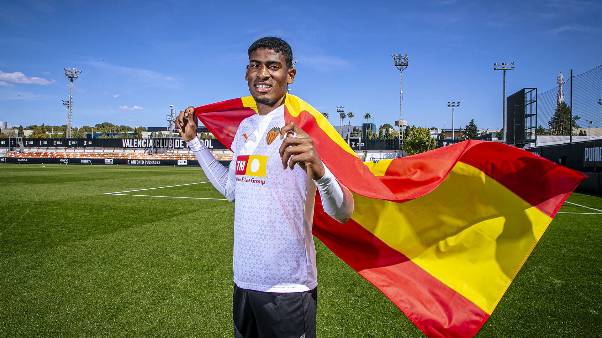 Christian Mosquera, tras ser llamado para las inferiores de la Selección Española, en una imagen del Valencia CF.