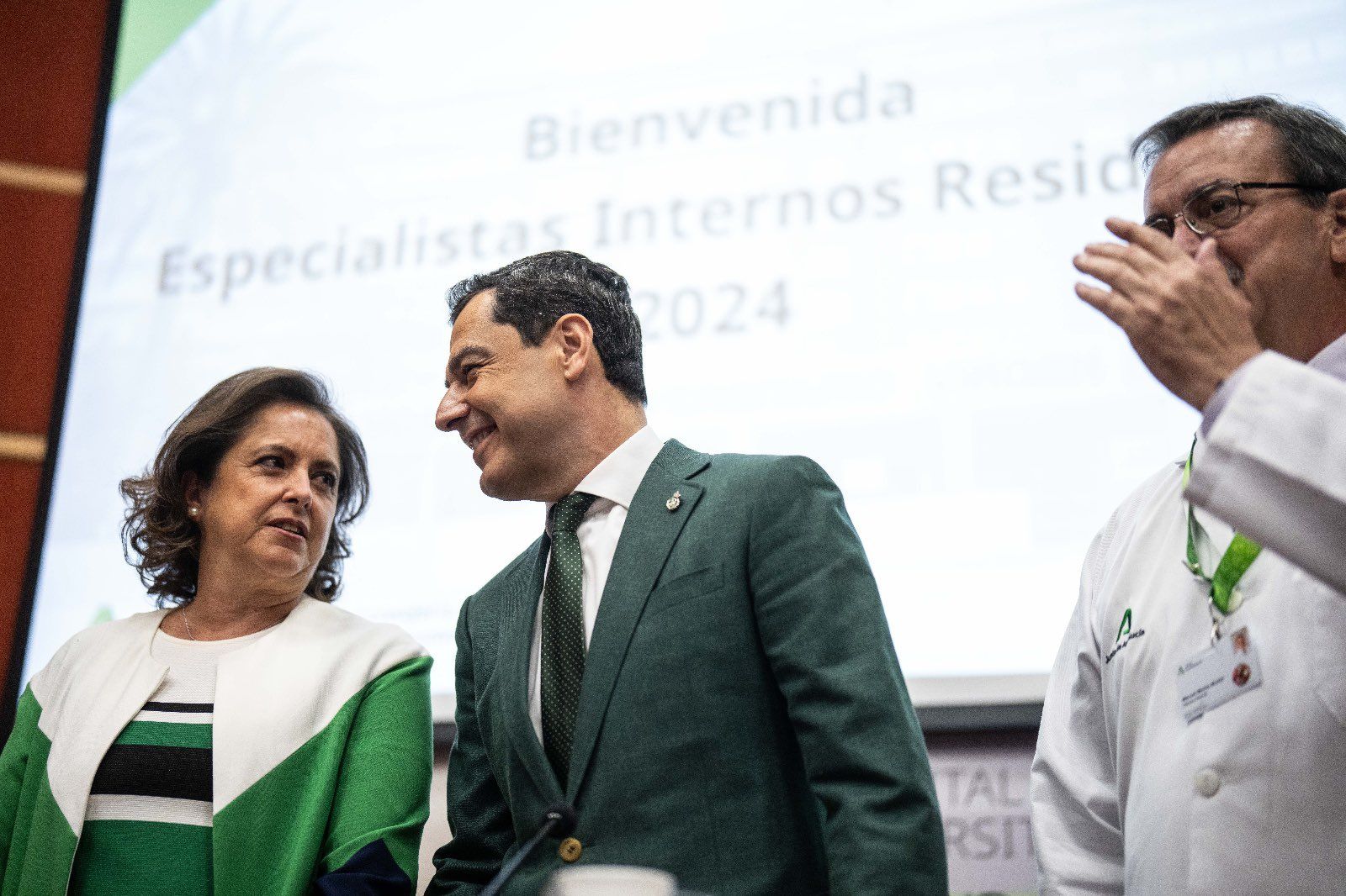 Catalina García, consejera de Salud, junto a Juanma Moreno, presidente de la Junta. Catalina García, consejera de Salud, junto a Juanma Moreno, presidente de la Junta.