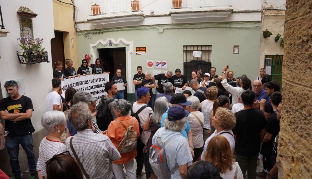 Concentración contra desahucio piso turístico