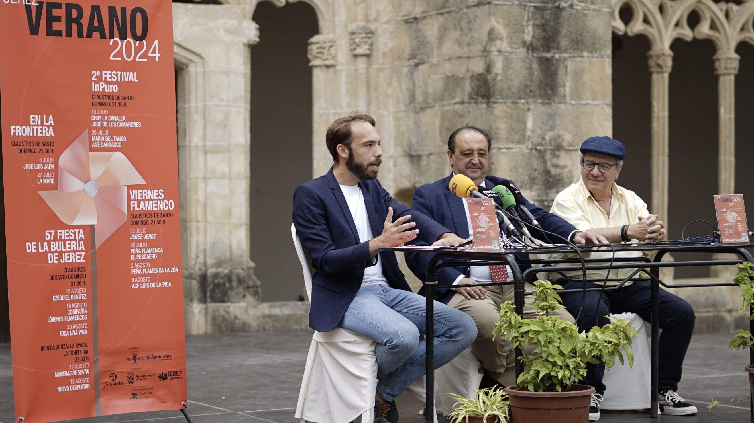 Momento de la presentación del programa de contenidos de la Fiesta de la Bulería de Jerez, los Viernes Flamencos, el Festival InPuro y el ciclo En la Frontera en Los Claustros de Santo Domingo. Momento de la presentación del programa de contenidos de la Fiesta de la Bulería de Jerez, los Viernes Flamencos, el Festival InPuro y el ciclo En la Frontera en Los Claustros de Santo Domingo.
