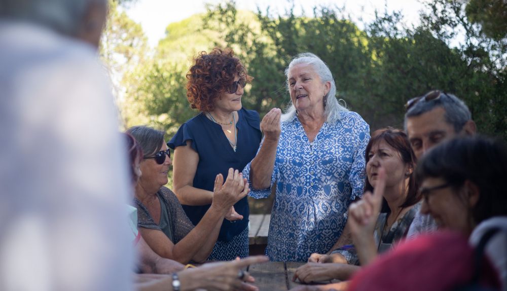 Una de las reuniones del grupo en Los Toruños, donde suelen compartir ideas.