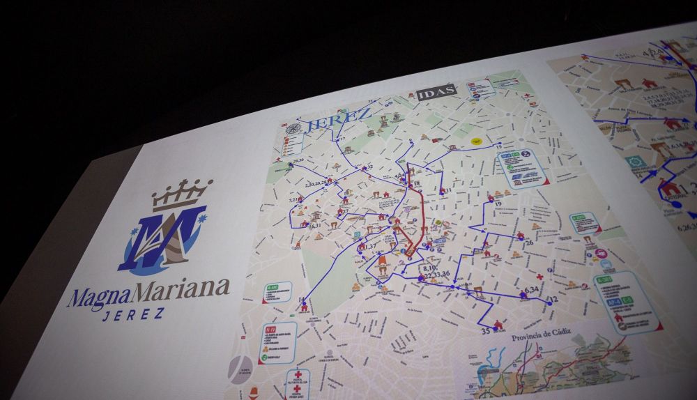 Detalle de una proyección con el plano de itinerarios. 