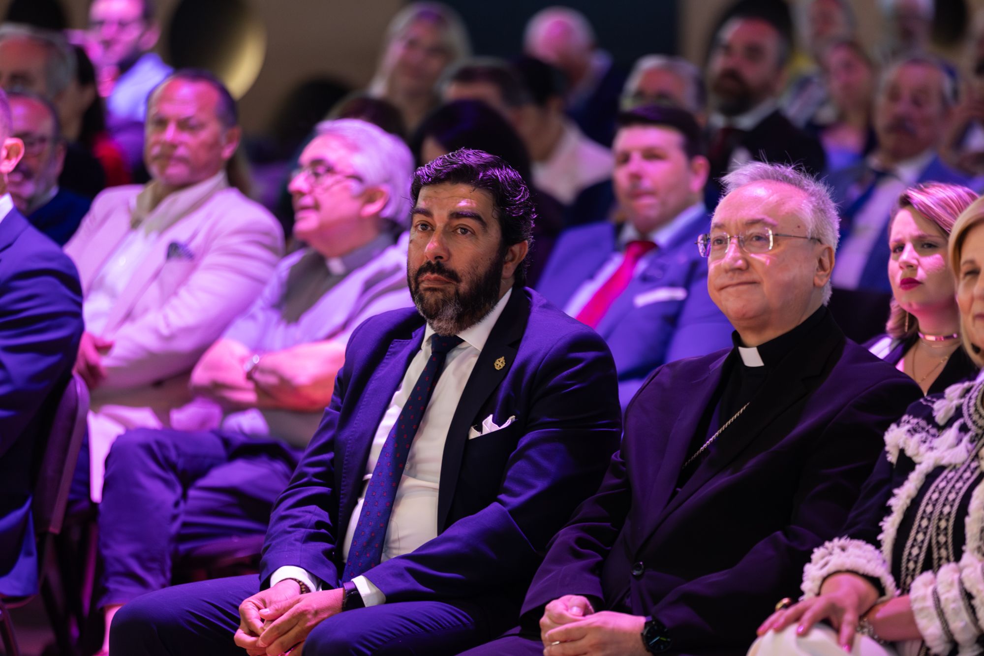 El obispo y el presidente del Consejo en la presentación de la Magna.
