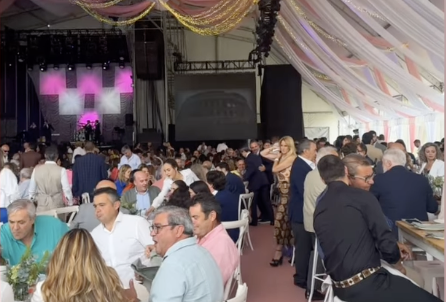 Salón de celebraciones donde se festeja la comunión de la nieta de 'El Turronero'.