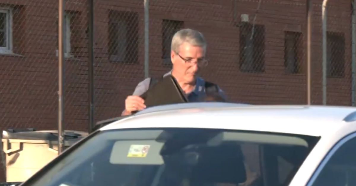 Miguel Ángel Serrano, a su salida de prisión, tras quedar en libertad.