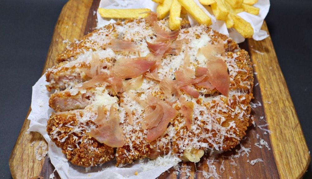 Cachopo de atún, uno de los platos originales que se pueden probar en la provincia de Cádiz.