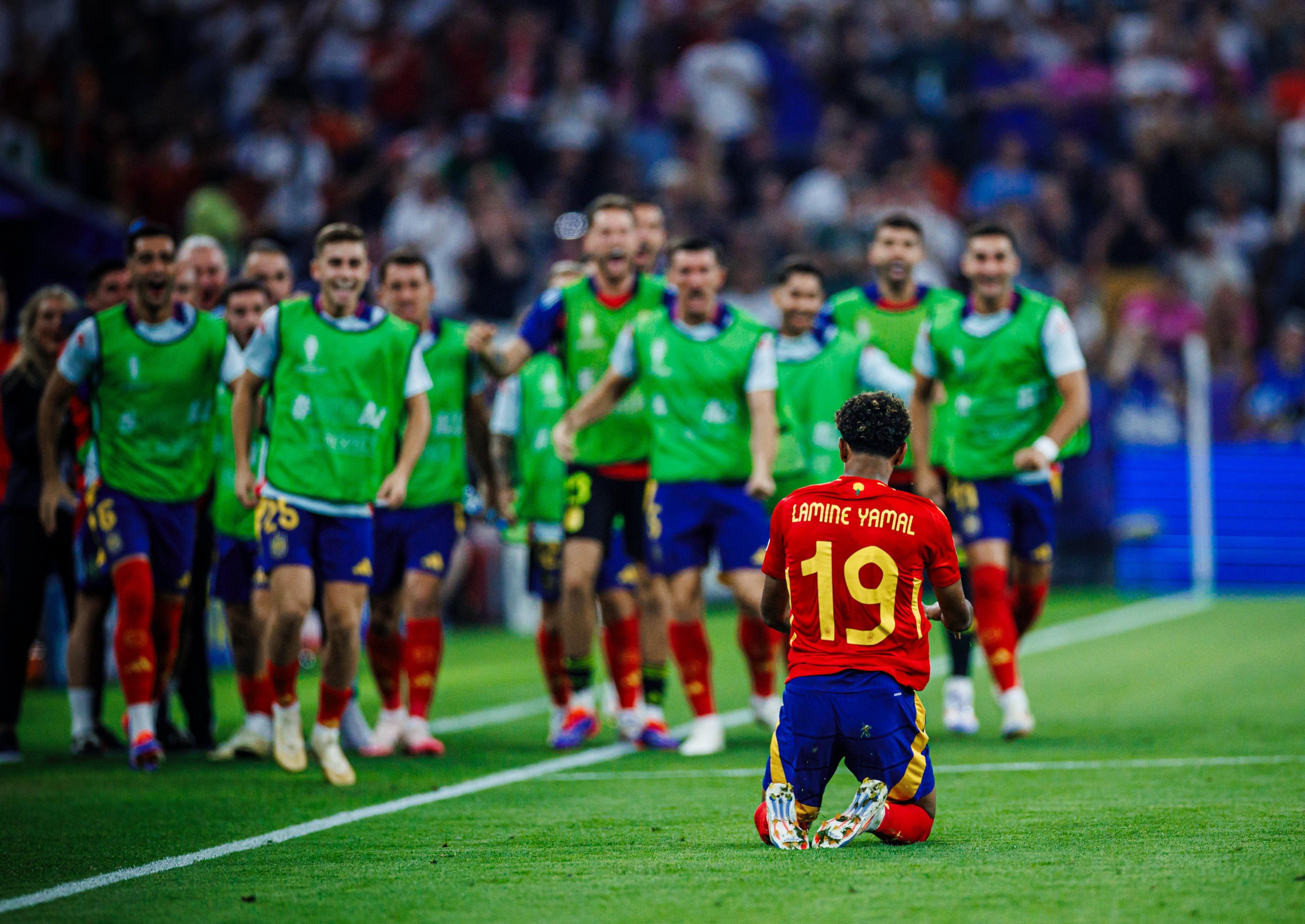 Lamine Yamal celebra el tanto que supuesto el 1 a 1. Luego llegaría el gol de Dani Olmo.   FOTO: @RFEF