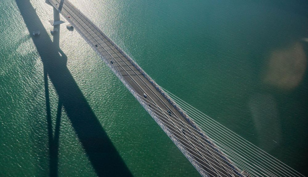 Sobrevolando el puente de la Pepa 