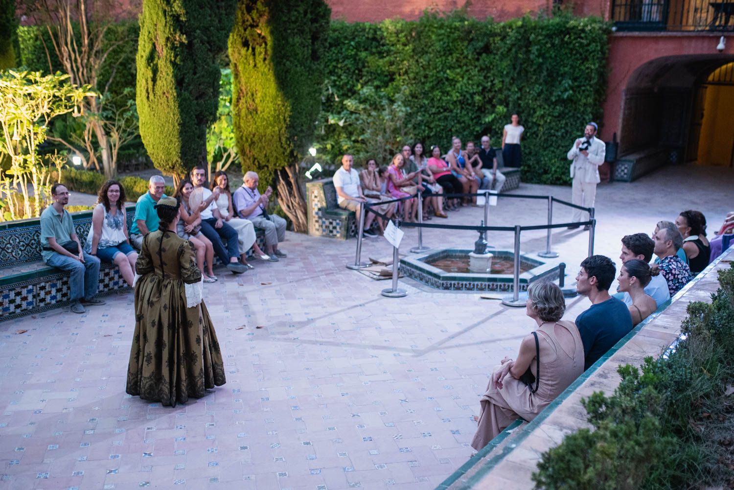 Las visitas nocturnas teatralizadas del Real Alcázar de Sevilla, por dentro.