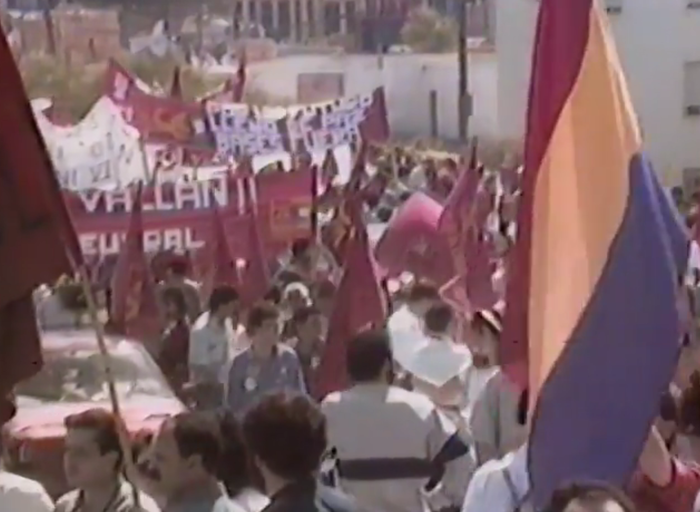 Banderas republicanas y andaluzas en las Marchas a Rota de los años 80.