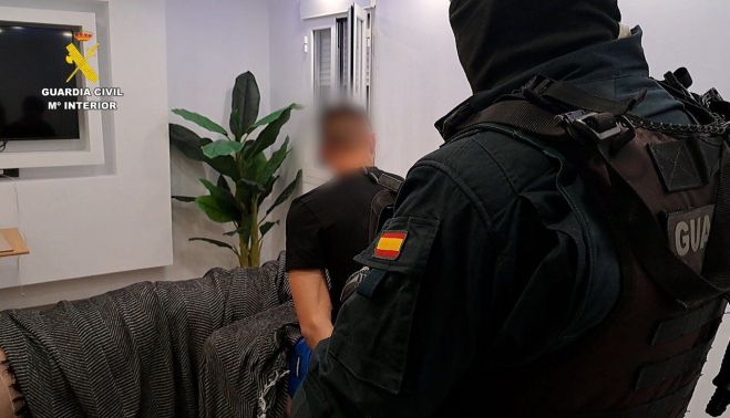 Uno de los detenidos por la Guardia Civil.