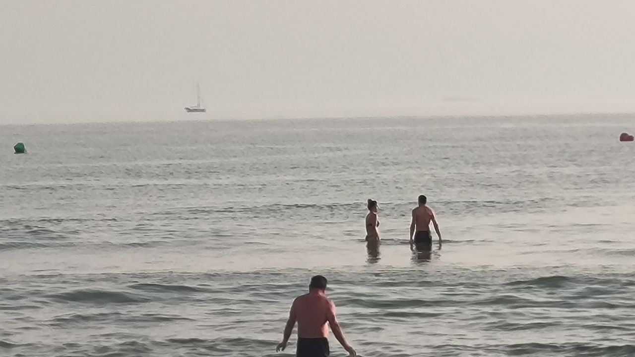 ¿Un barco flotando en Conil?
