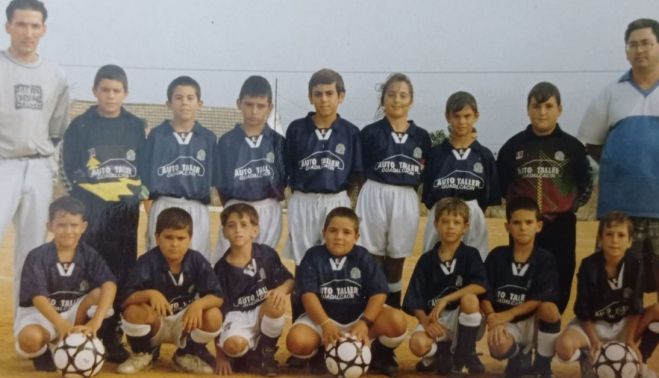 Mangüe, a la izquierda, en sus principios en la cantera del CD Guadalcacín. 