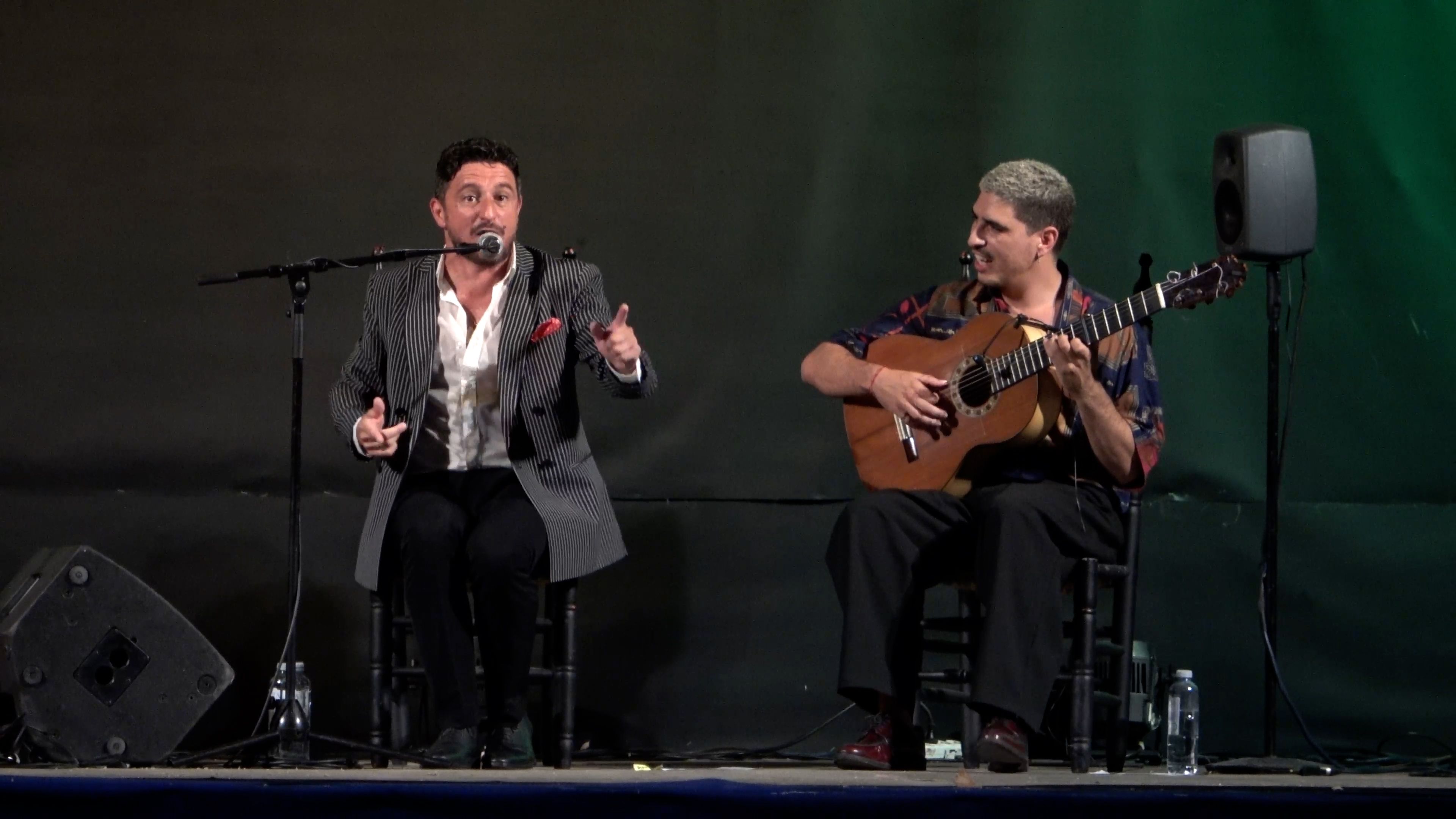 David Palomar conmemorando en FlamenCAD el centenario del nacimimiento de La Perla de Cádiz en el Baluarte de la Candelaria.