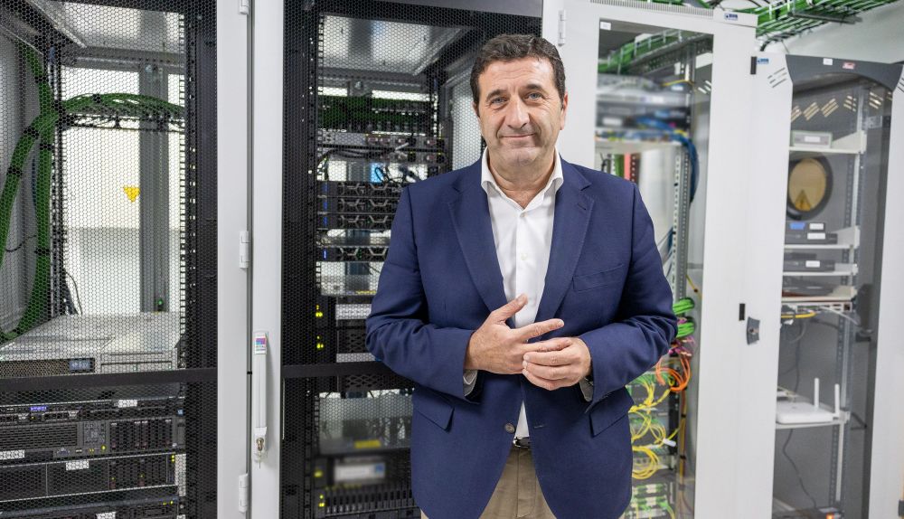 Martínez, con algunos de los servidores del Ayuntamiento de Jerez. JUAN CARLOS TORO