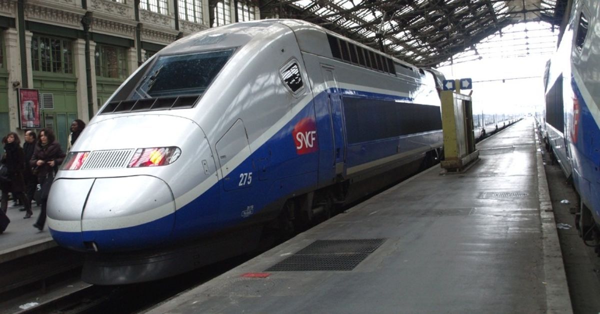 La red de trenes de Francia ha sufrido un "ataque masivo". La red de trenes de Francia ha sufrido un "ataque masivo".