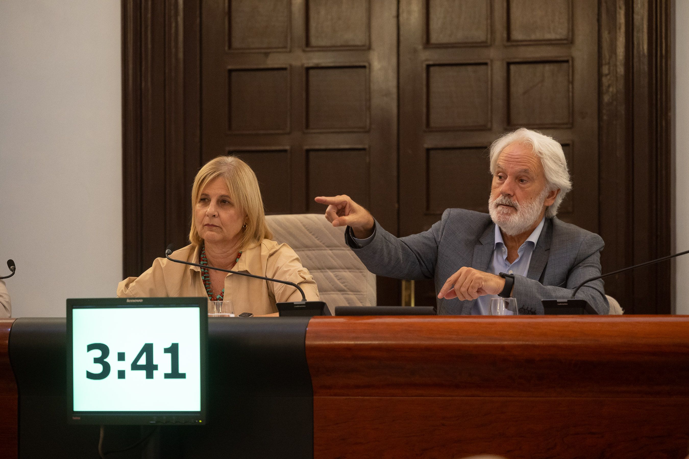 La alcaldesa de Jerez, María José García-Pelayo, y el teniente de alcaldesa Agustín Muñoz, en pleno.