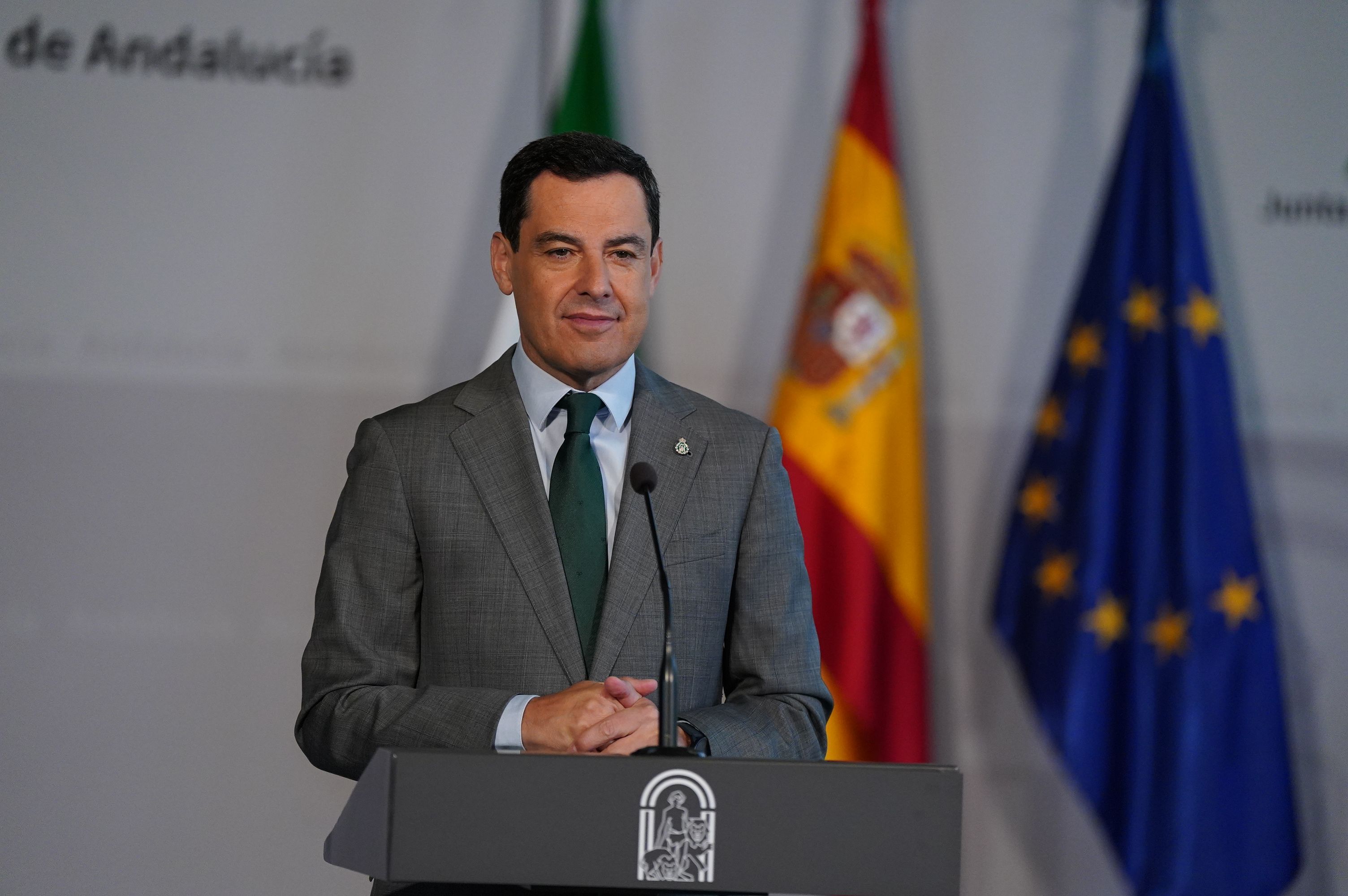 Juanma Moreno, presidente de la Junta, en la rueda de prensa donde ha anunciado los cambios.