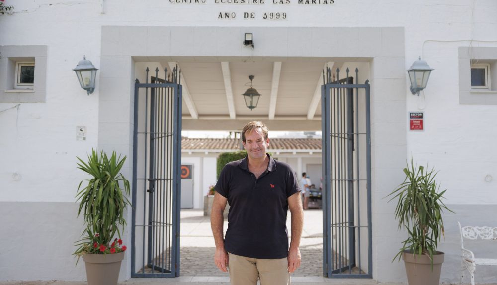 Jesús, en la entrada del centro, que conserva el letrero originario. 