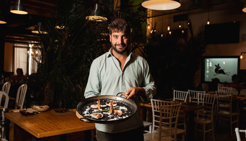 LA LIEBRE LOS PALACIOS SEVILLA Arroz negro con suave alioli Adrián Caballero