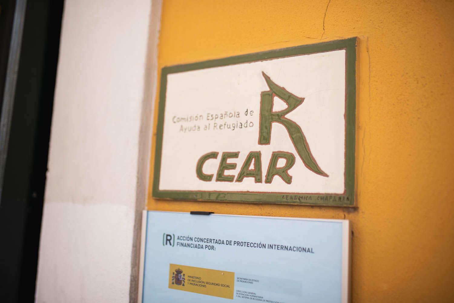 La sede Comisión Española de Ayuda al Refugiado en Sevilla, que gestiona la llegada de los refugiados a Alcalá de Guadaíra. La sede Comisión Española de Ayuda al Refugiado en Sevilla, que gestiona la llegada de los refugiados a Alcalá de Guadaíra.