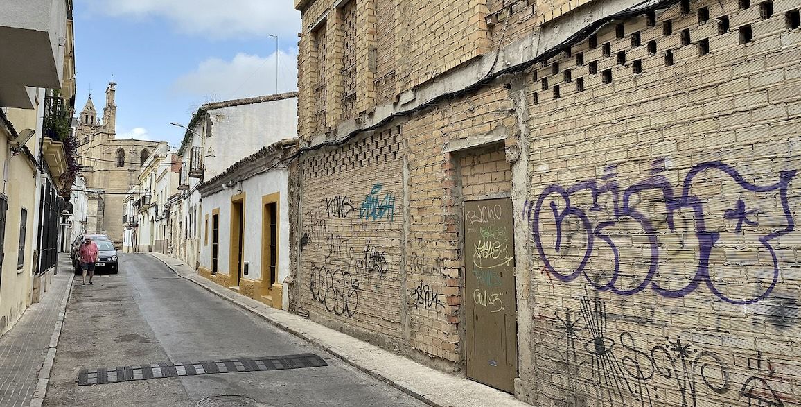 La finca de la calle Juan de Torres en la que se construirán nuevas viviendas. La finca de la calle Juan de Torres en la que se construirán nuevas viviendas.