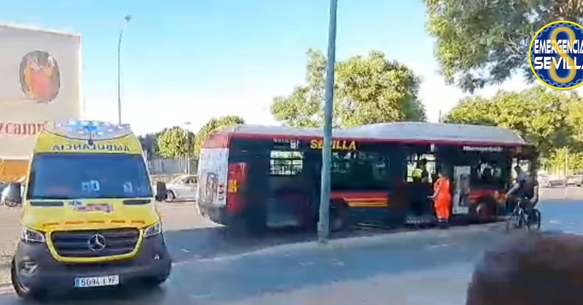 Imagen del autobús accidentado en Sevilla. Imagen del autobús accidentado en Sevilla.