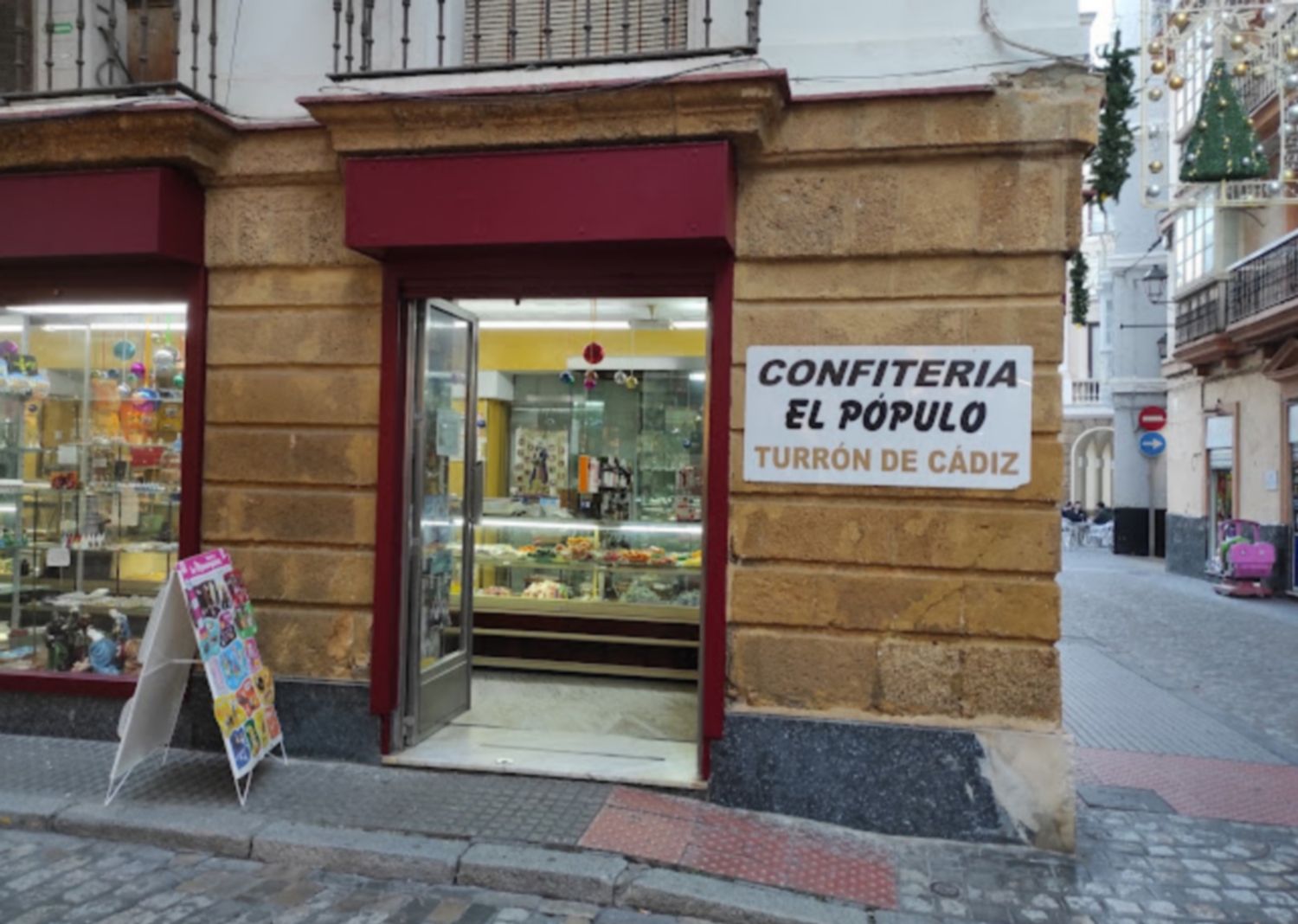 Una imagen de la confitería El Pópulo de Cádiz. Una imagen de la confitería El Pópulo de Cádiz.
