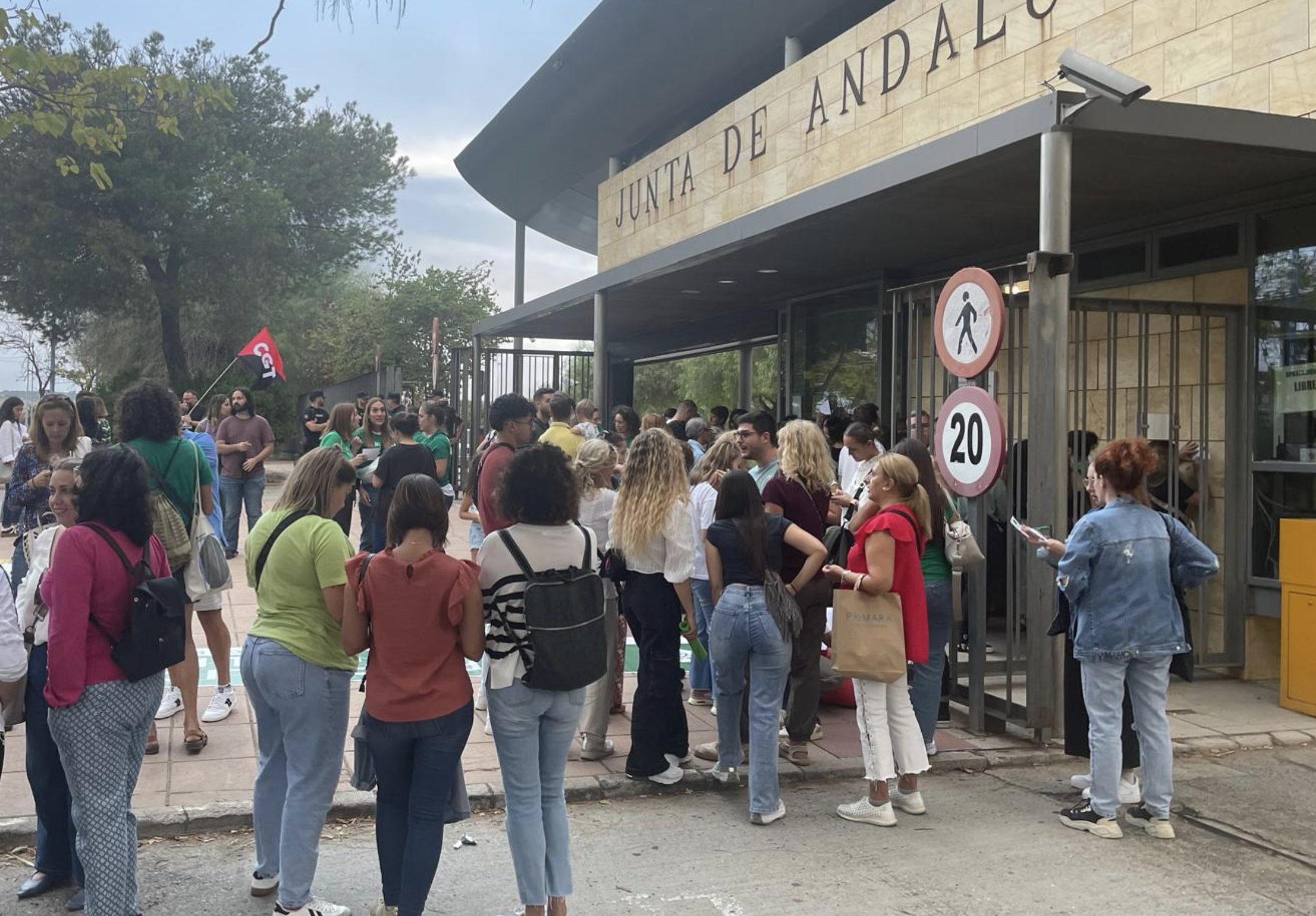 Imagen de archivo de una concentración de docentes y especialistas de la educación pública andaluza.