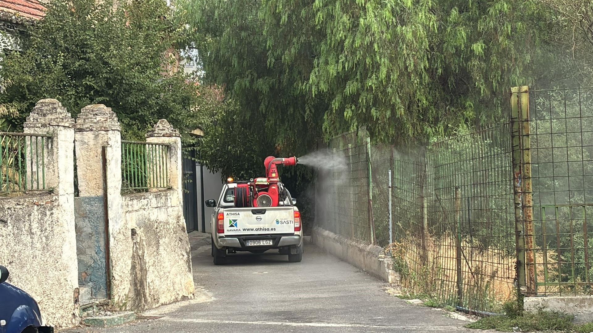 Fumigación de mosquitos en un municipio de Andalucía.