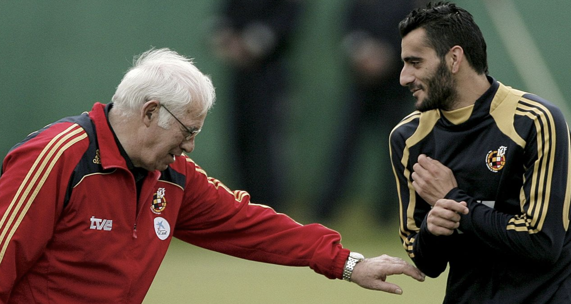 Una imagen de Güiza junto a Luis Aragonés. Una imagen de Güiza junto a Luis Aragonés.