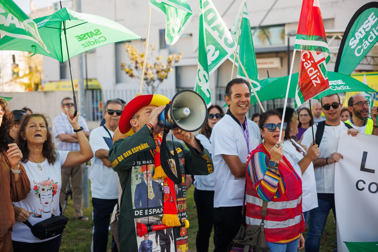 La protesta sanitaria en este centro de salud de Jerez reúne a la provincia.