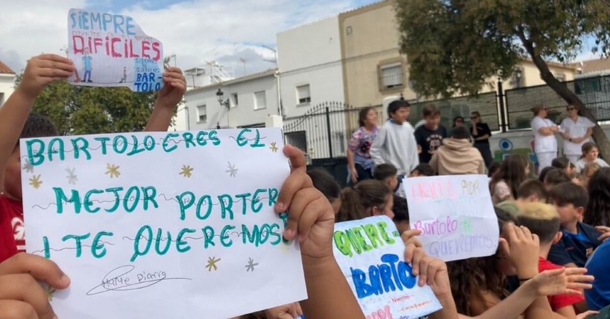 Homenaje a Bartolo, conserje durante más de media vida en el CEIP Tomasa Pinilla de Guadalcacín. Homenaje a Bartolo, conserje durante más de media vida en el CEIP Tomasa Pinilla de Guadalcacín.
