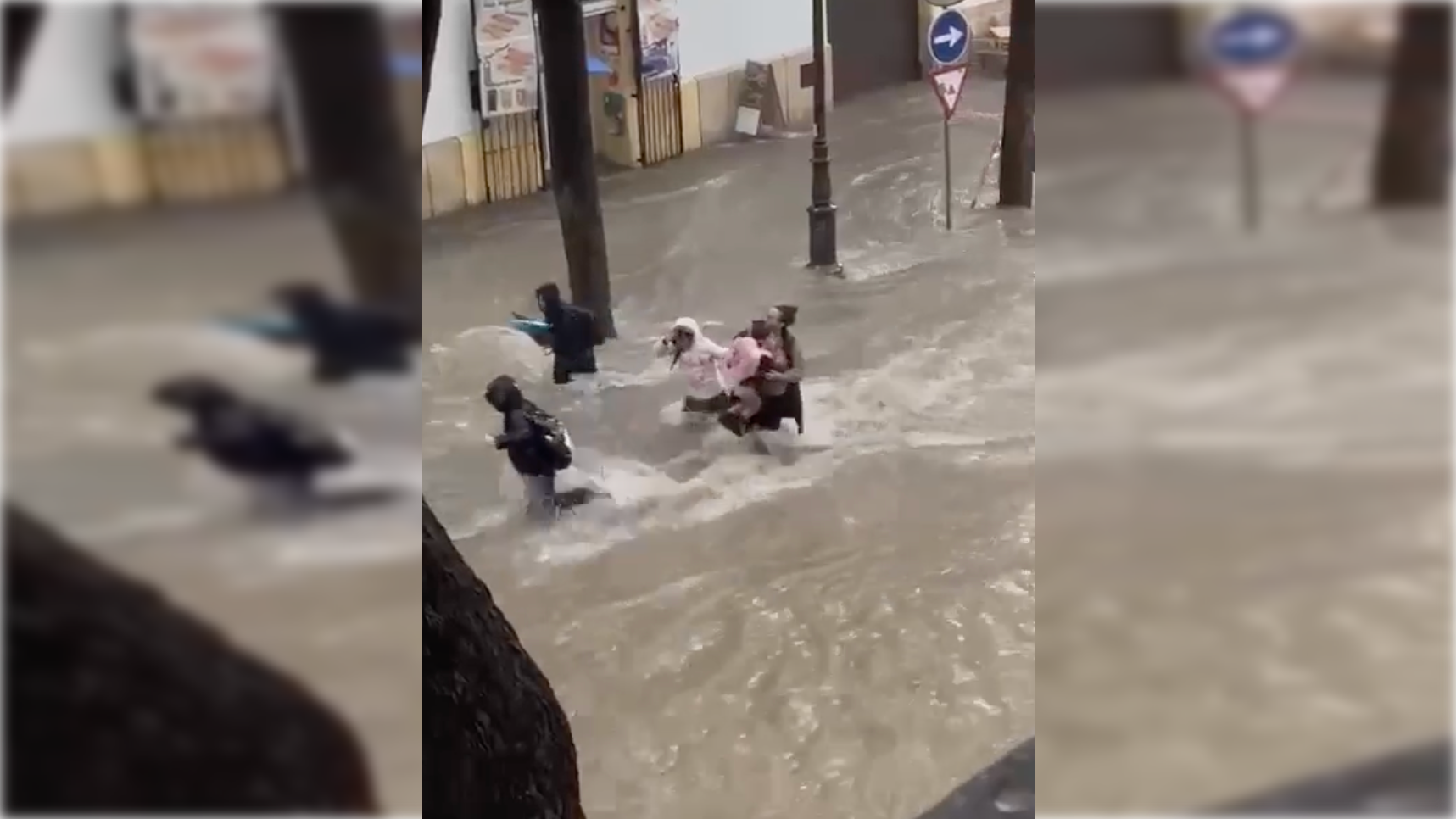 Una imagen que se hizo viral en la última DANA a la salida de un colegio. Una imagen que se hizo viral en la última DANA a la salida de un colegio.