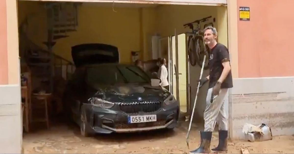 Vicente Moreno, ayudando en las labores de limpieza de su pueblo tras la DANA. Vicente Moreno, ayudando en las labores de limpieza de su pueblo tras la DANA.