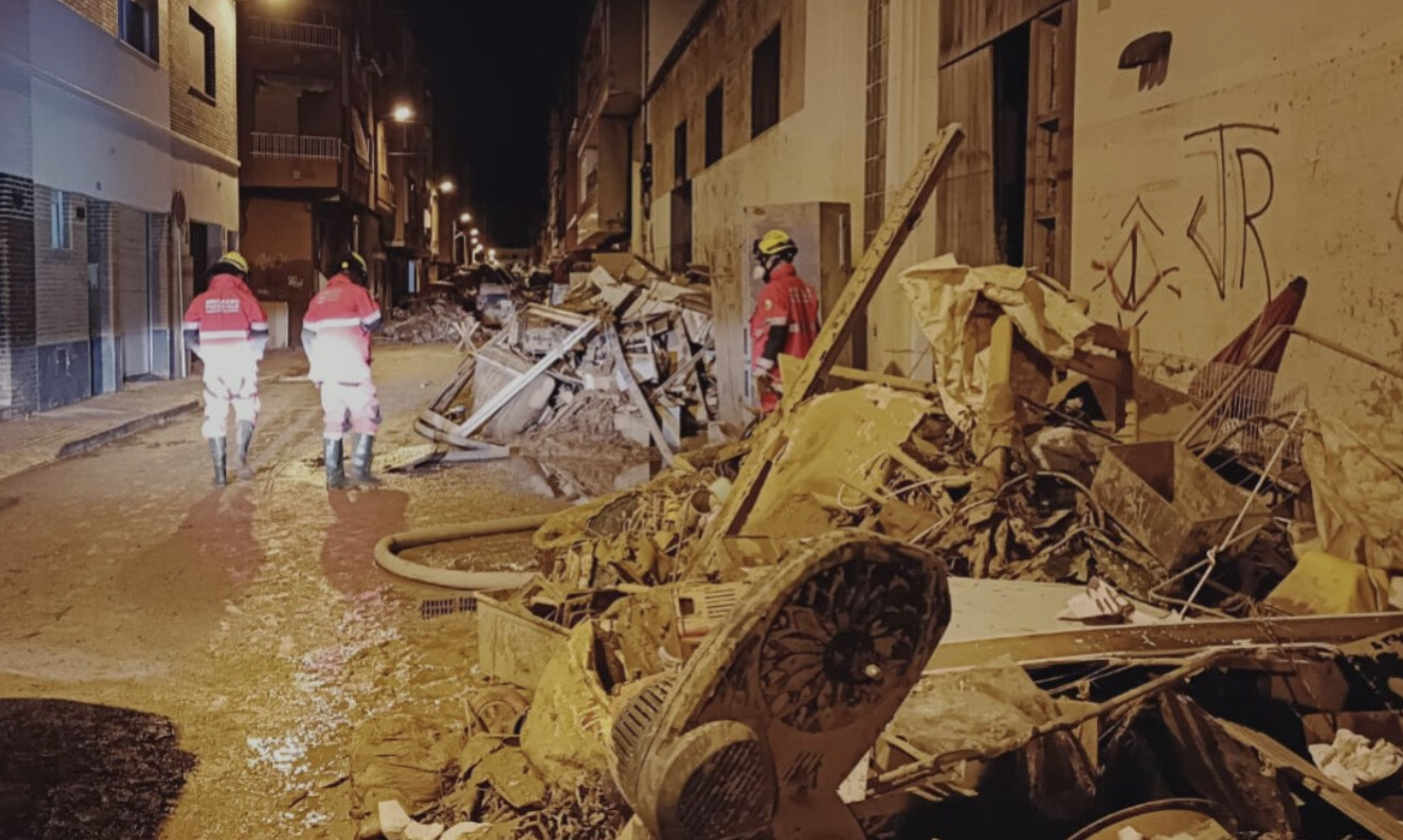 Así siguen estando muchas calles de las zonas afectadas casi una semana después del paso de la DANA. Así siguen estando muchas calles de las zonas afectadas casi una semana después del paso de la DANA.