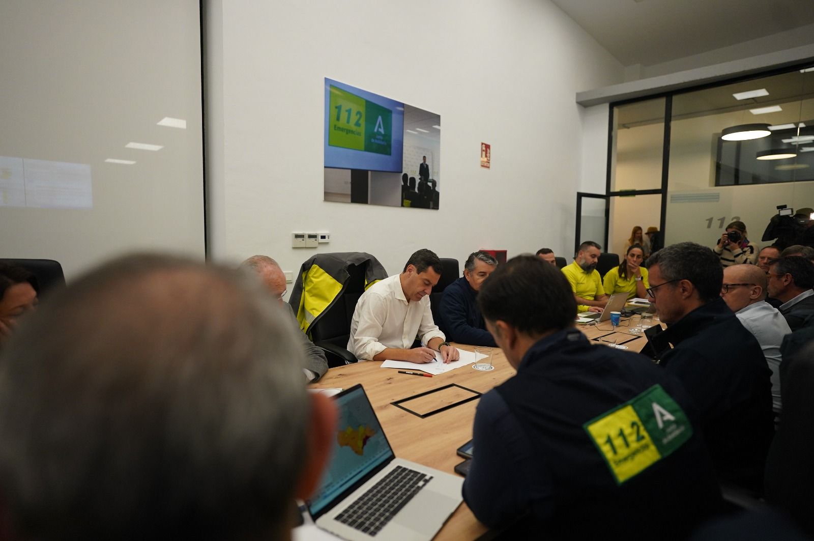 Moreno en el centro de emergencias de Málaga. Moreno en el centro de emergencias de Málaga.