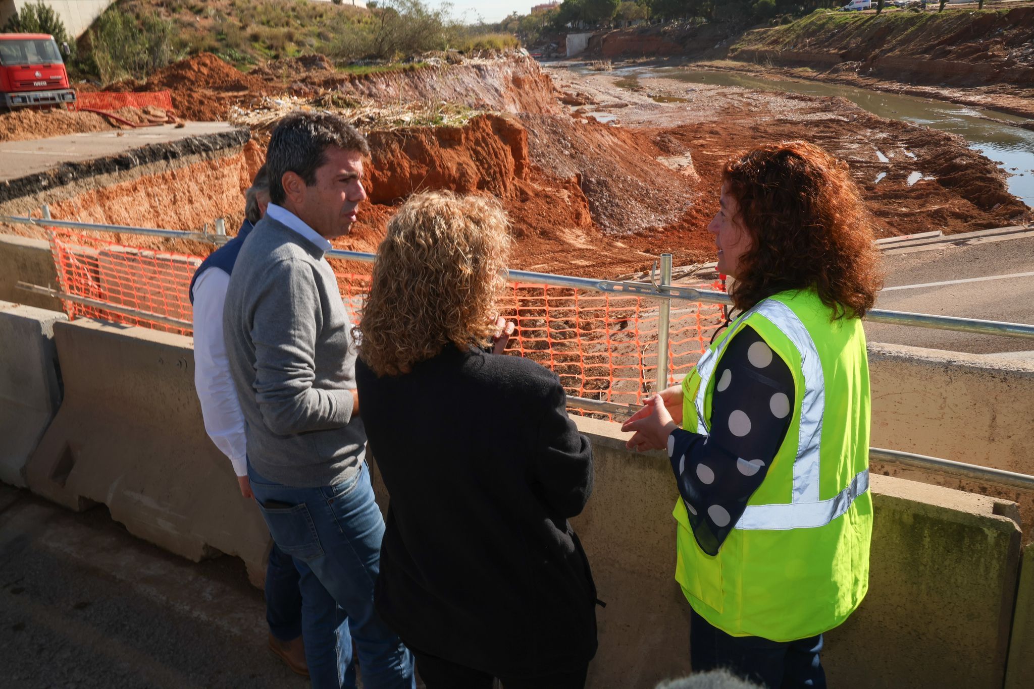 Carlos Mazón, durante una visita a la zona afectada por la dana.