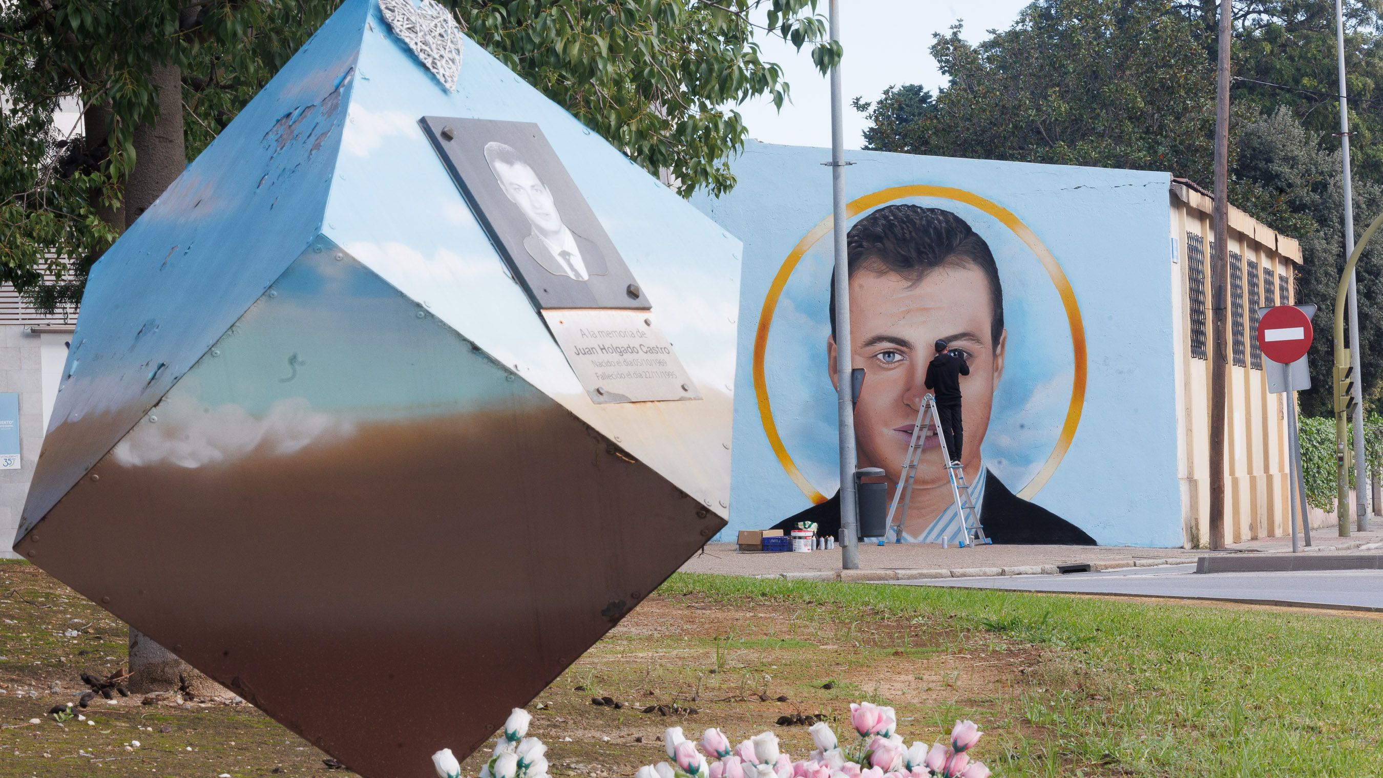 El mural de Juan Holgado hecho por Fran Castro, más conocido como Cosa.V. El mural de Juan Holgado hecho por Fran Castro, más conocido como Cosa.V.