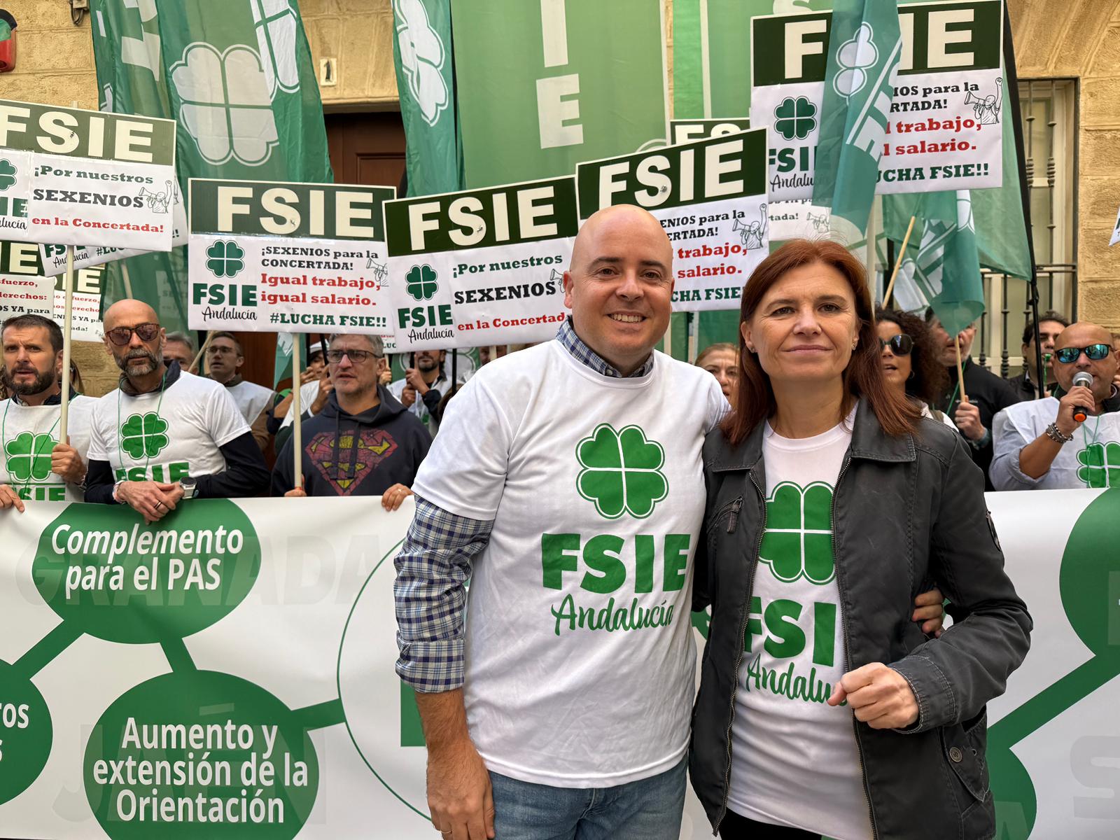 El Secretario General de FSIE Andalucía, Rafael Martínez, presente en la concentración.