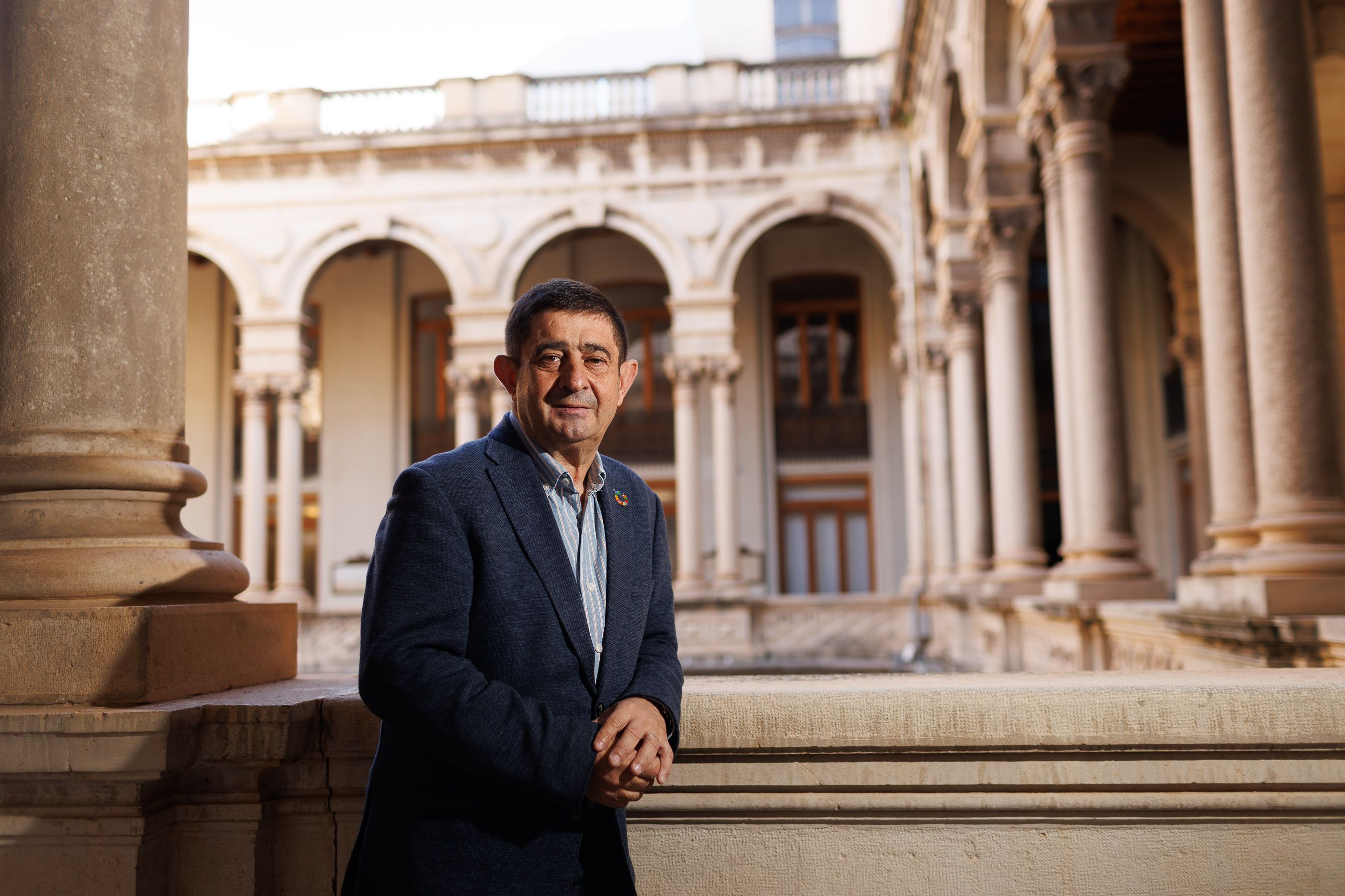 Francisco Reyes, presidente de la Diputación de Jaén, posa en una balaustrada del palacio provincial, tras la entrevista concedida a lavozdelsur.es. Francisco Reyes, presidente de la Diputación de Jaén, posa en una balaustrada del palacio provincial, tras la entrevista concedida a lavozdelsur.es.