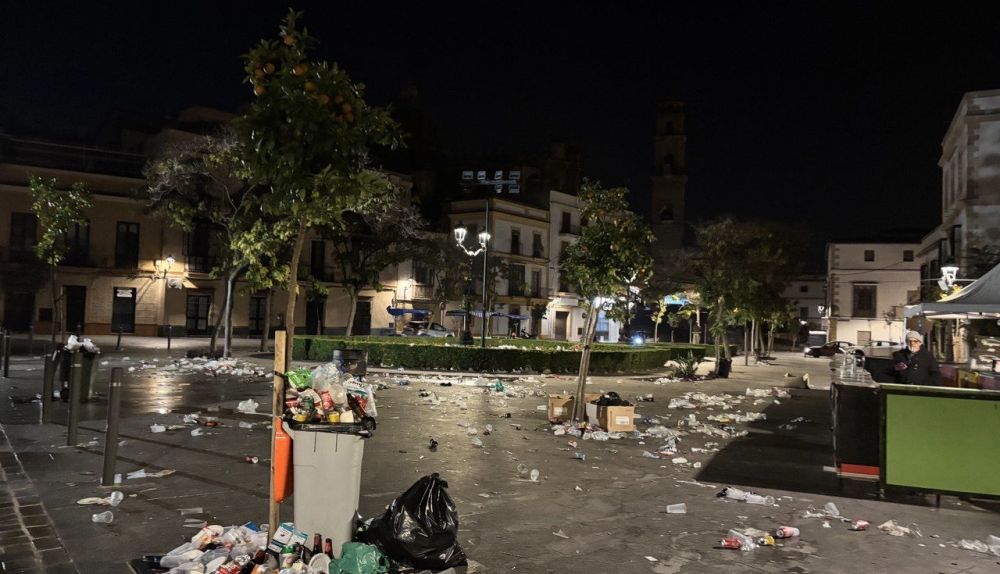 Así ha amanecido la plaza del Arenal. 