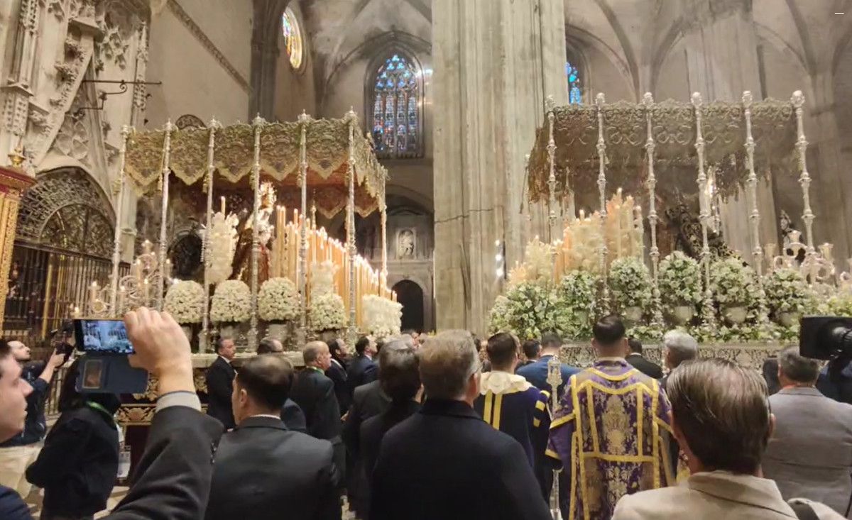 La Esperanza Macarena y la Esperanza de Triana se reencuentran en la Catedral de Sevilla.