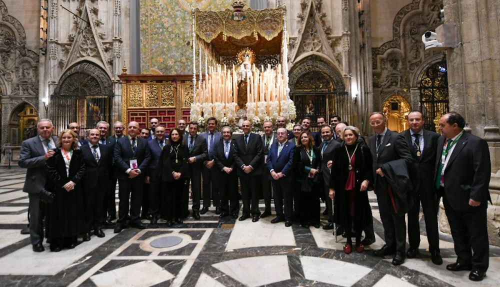 Las hermandades unidas en la Catedral de Sevilla.