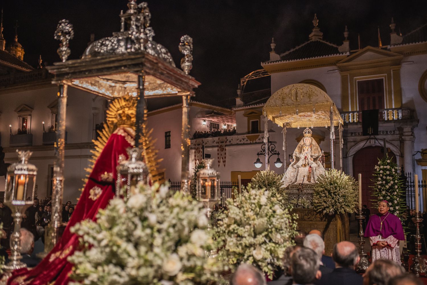 Momentos vibrantes de los loreños portando a la Virgen de Setefilla en la Magna.