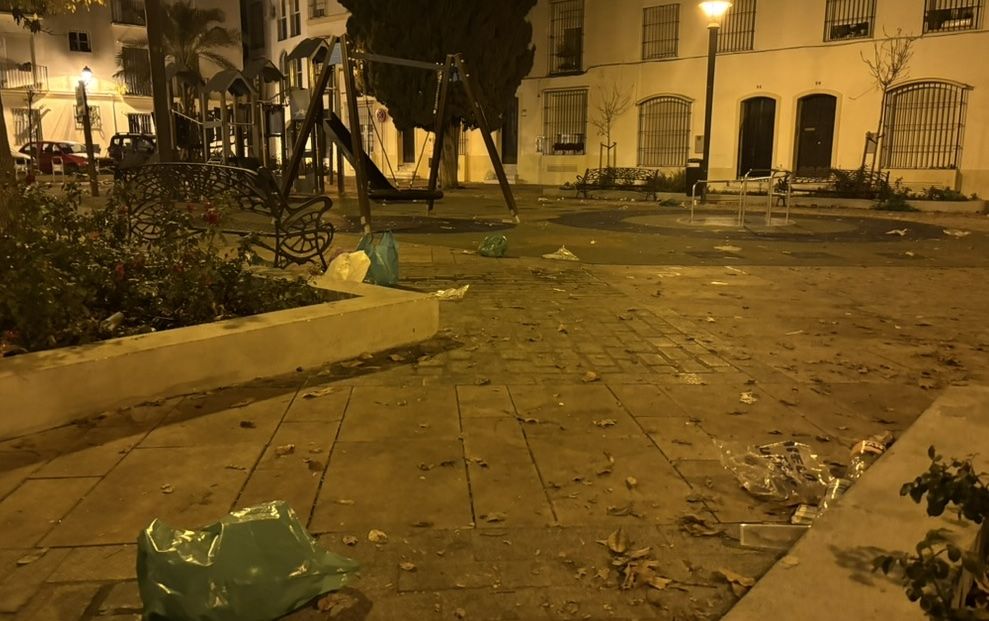 Estado de la plaza Salvador Allende, en el centro histórico de Jerez, este lunes a primera hora.