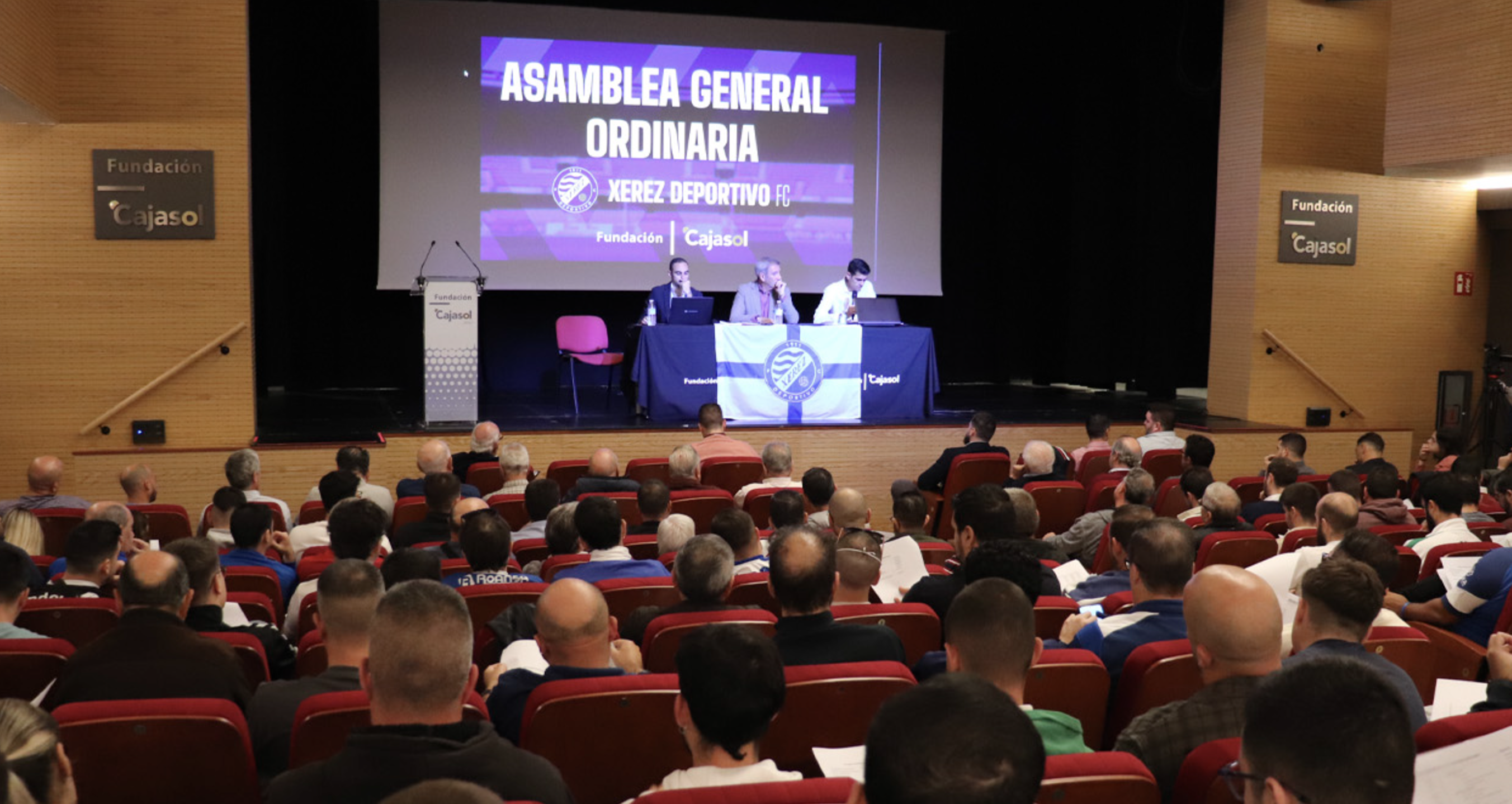 Una asamblea del Xerez Deportivo FC.   FOTO: XEREZDFC