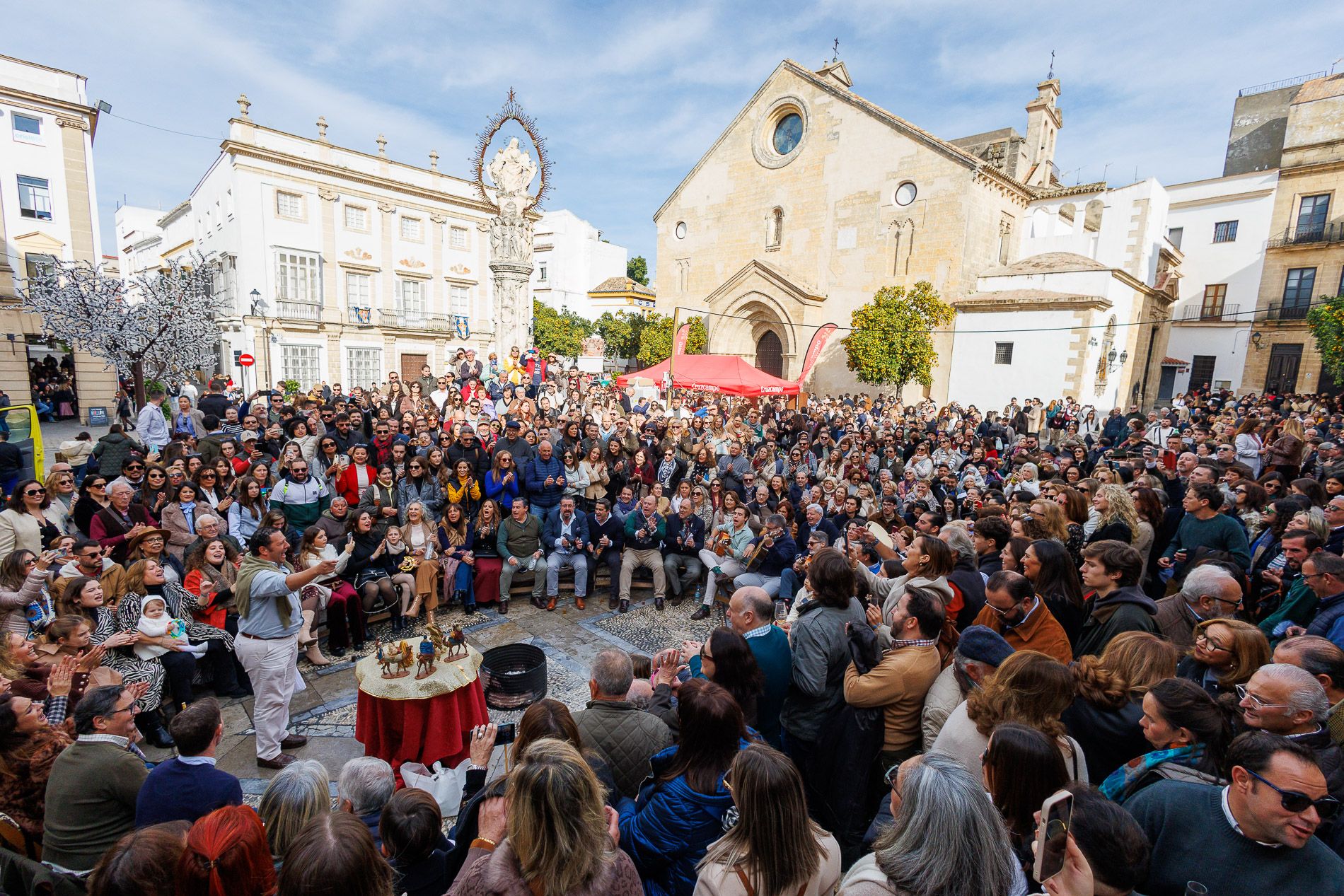 La Zambomba BIC celebrada en la plaza de la Asunción de Jerez, en 2024. La Zambomba BIC celebrada en la plaza de la Asunción de Jerez, en 2024.