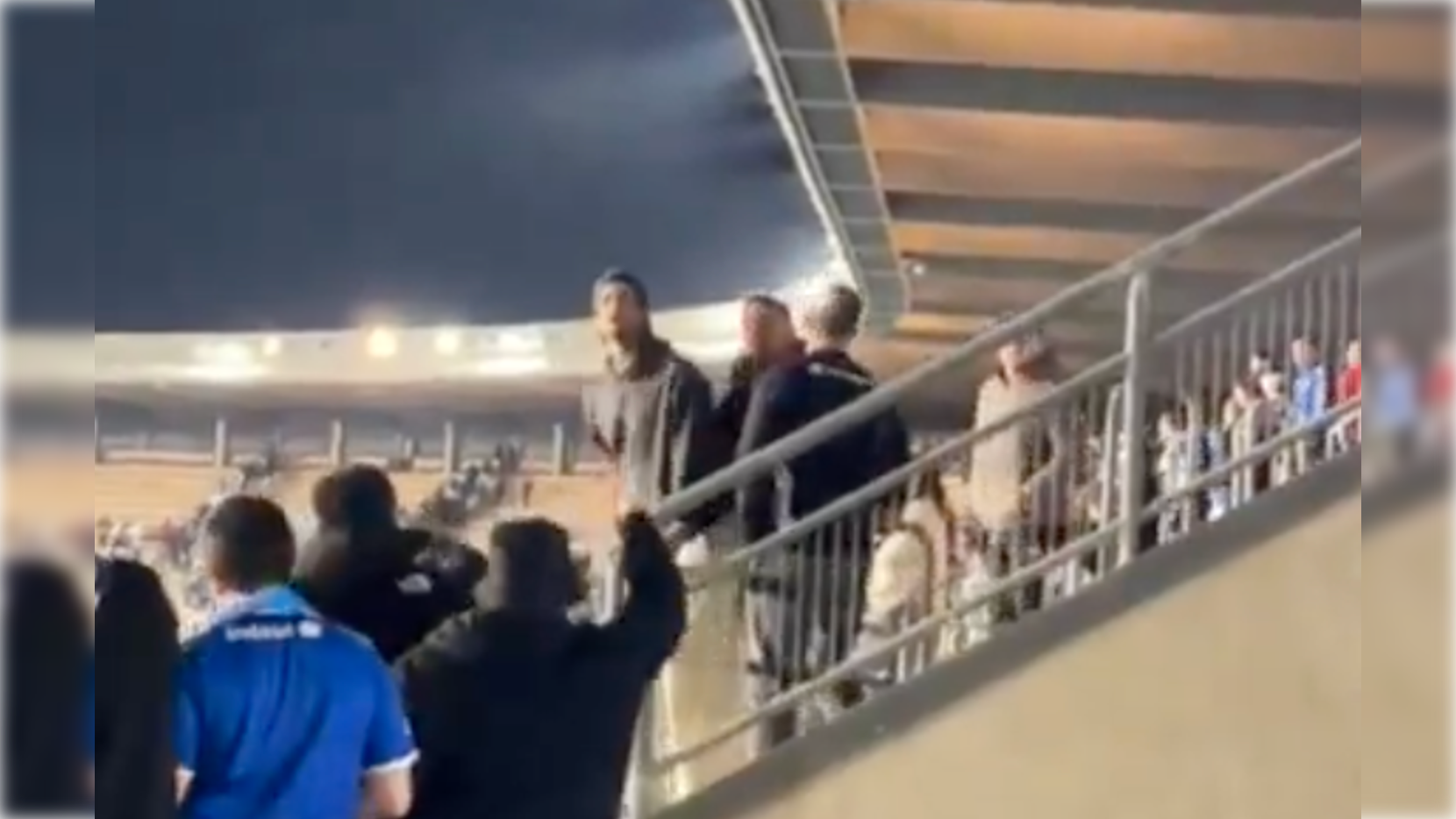 Insultos y amenazas entre aficionados en Chapín en el derbi entre los dos Xerez.
